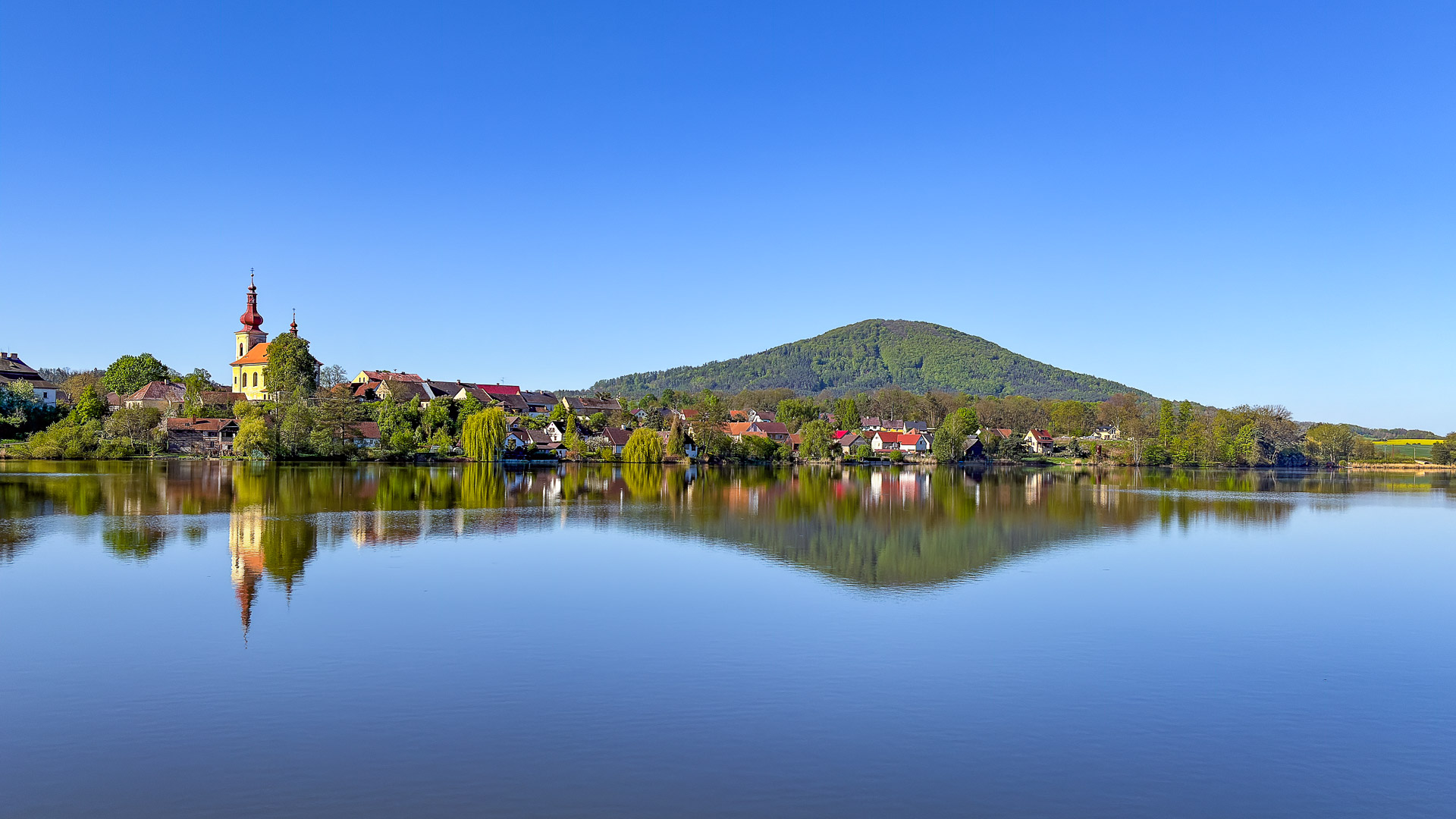 beautiful small town on the shore of the lake