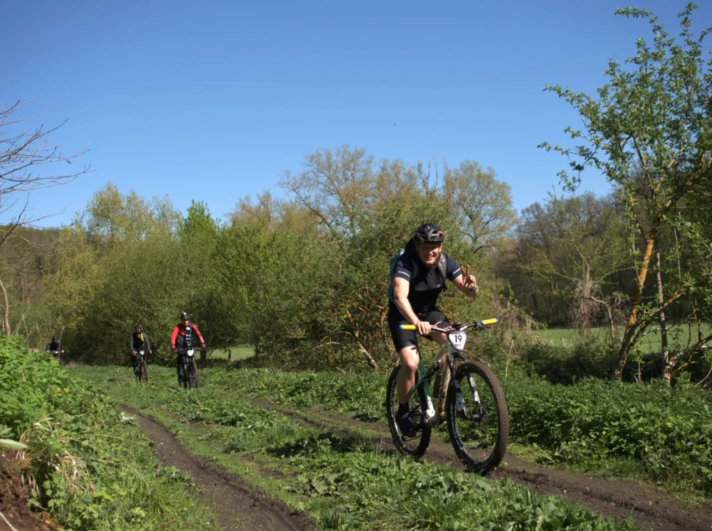 Riders in the 321 Vabank race