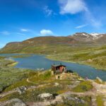 Small nordic house at the shore of the lake on Kungsleden