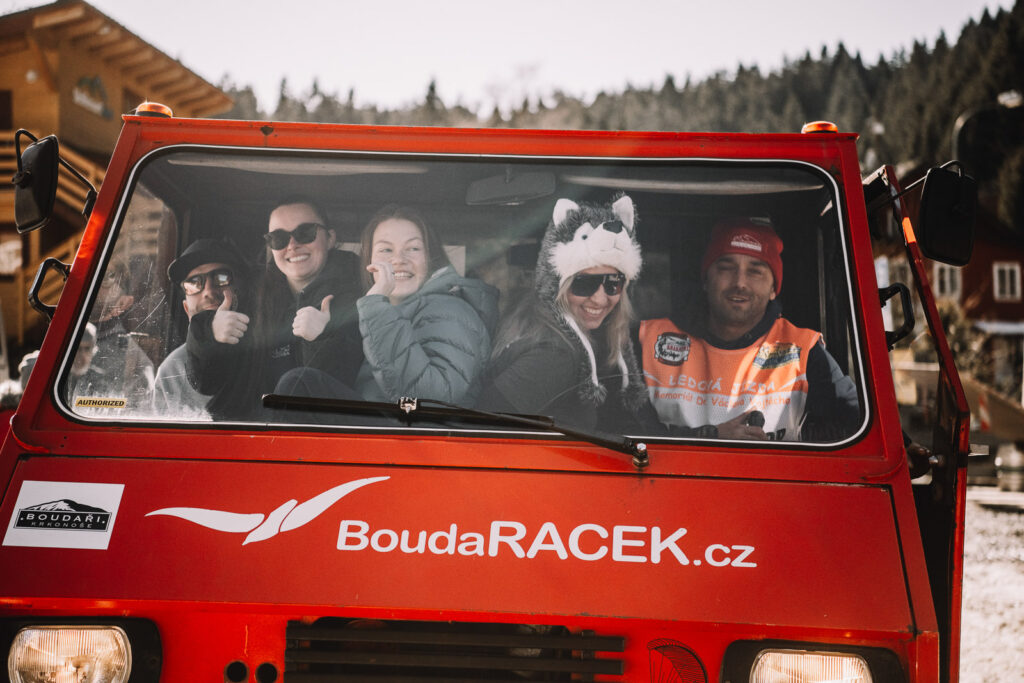 Organizers of the sled dog race Leodvá Jízda 2026 in ratrac