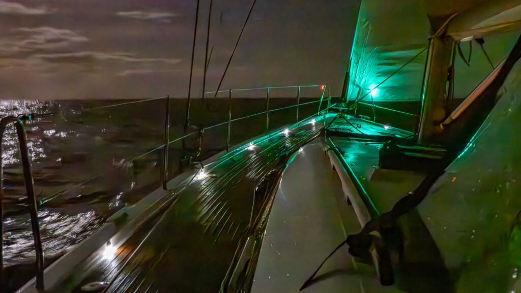 Night crossing on the sailboat