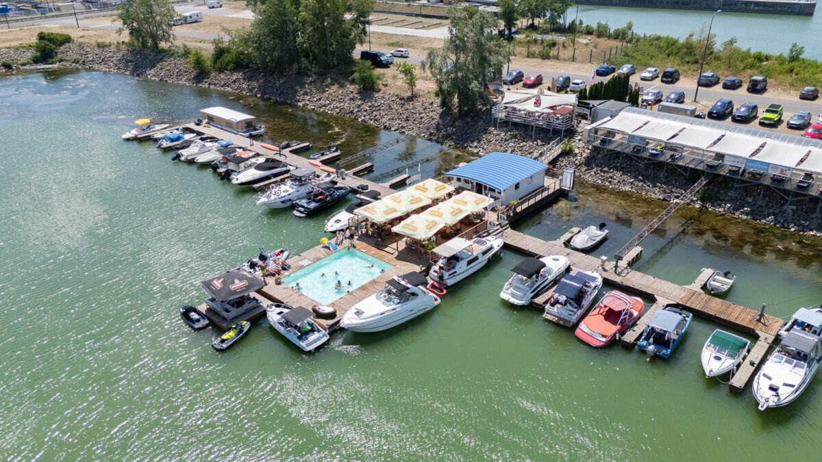 Marina Čunovo and boats moored with a swimingpool in the middle