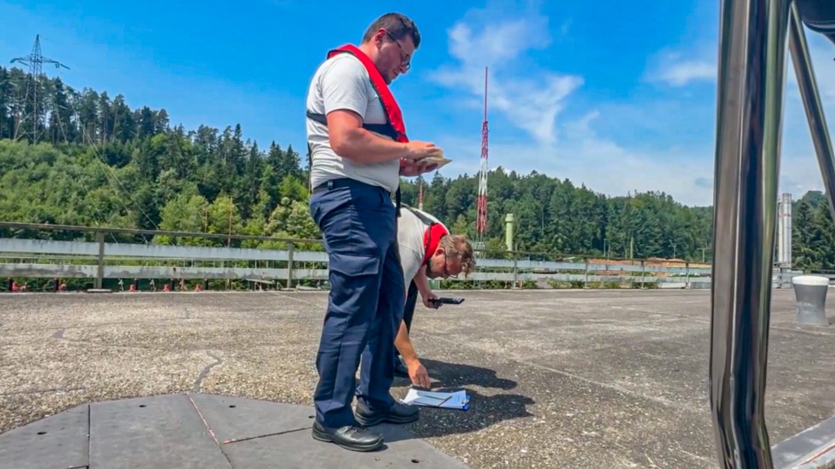 Police checking document on Donau