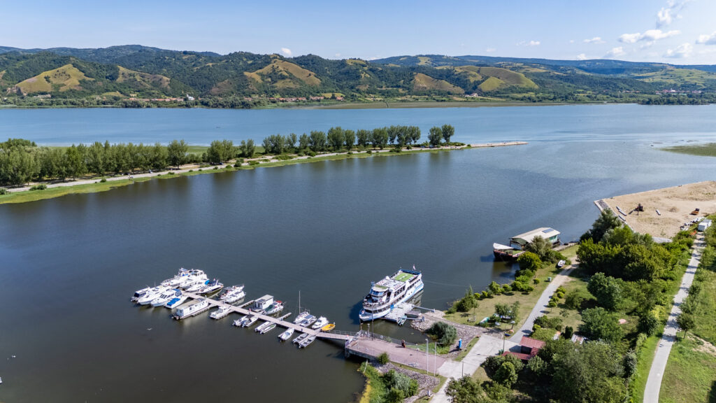 Boats at the marina on Srebno jezero