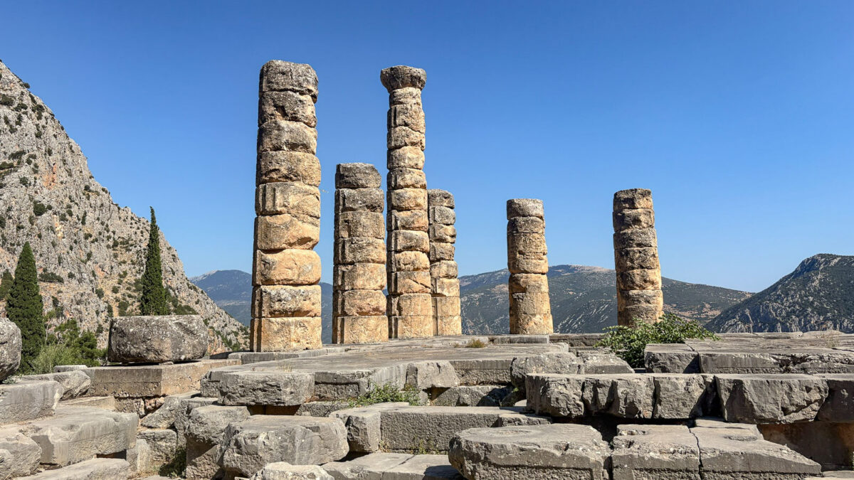 Antic Delphi and its Temple of Apolo