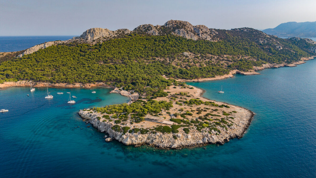 Lovely Aegean island Moni and it's torquoise bays