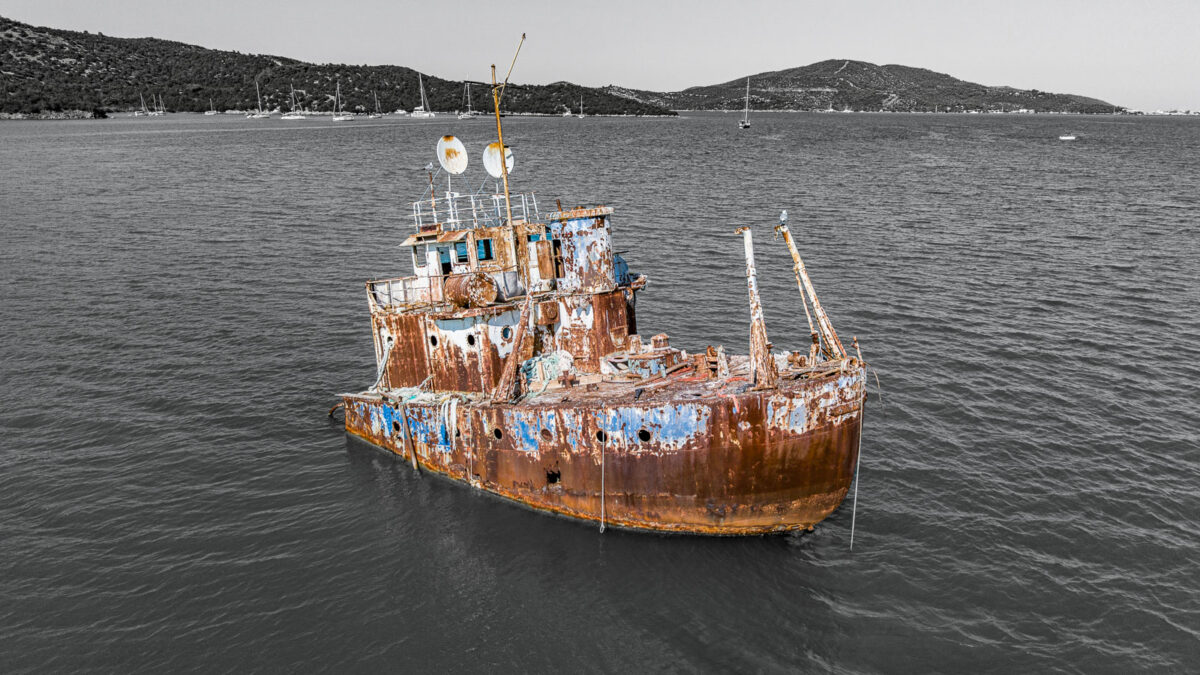 Rodni wreck in Poros bay
